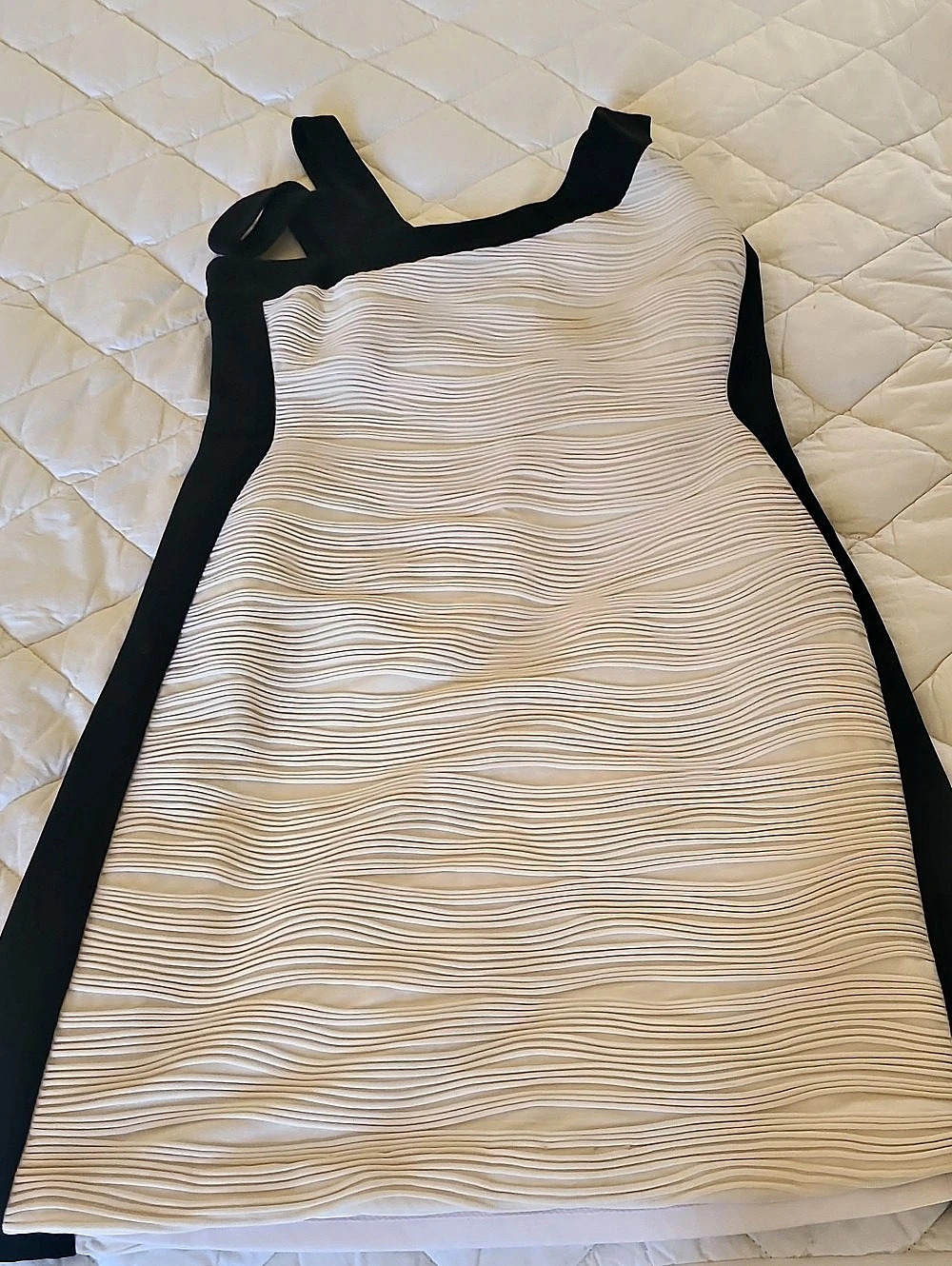 Joseph Ribkoff Mini Dress in White & Black Size 12 Like New